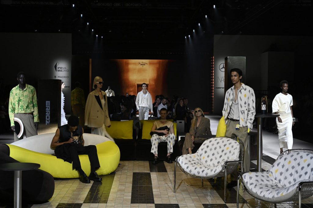 Abanicos Madrid en la MBFW Madrid con ERROZ