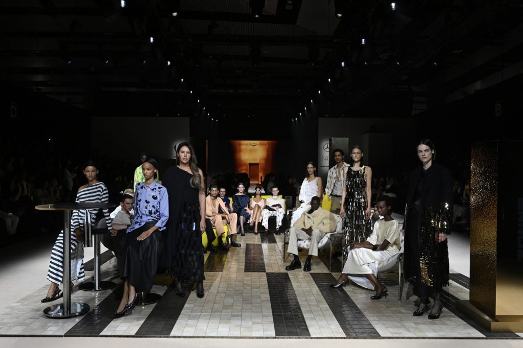 Abanico artesanal en la pasarela de la Fashion Week de Madrid